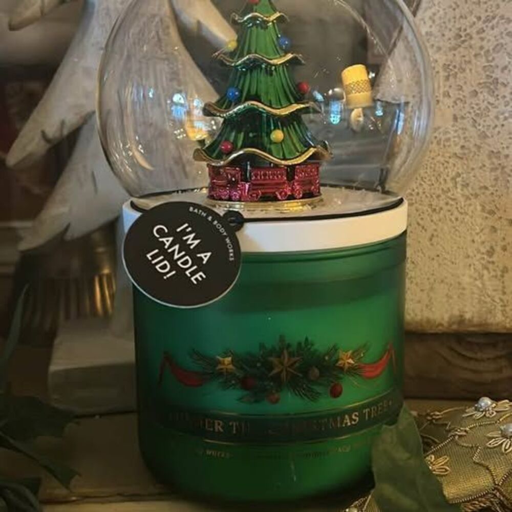 Bath & Body Works snow globe decorative Christmas candle and lid Sold out